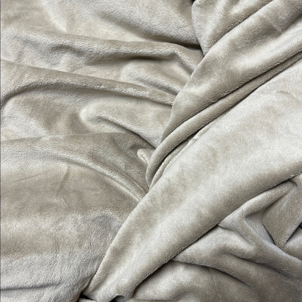 Berkshire Crushed Velvet Duvet cover & Pillow shames - Picture 4 of 9